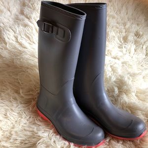 Kamik Olivia charcoal gray and coral rain boots